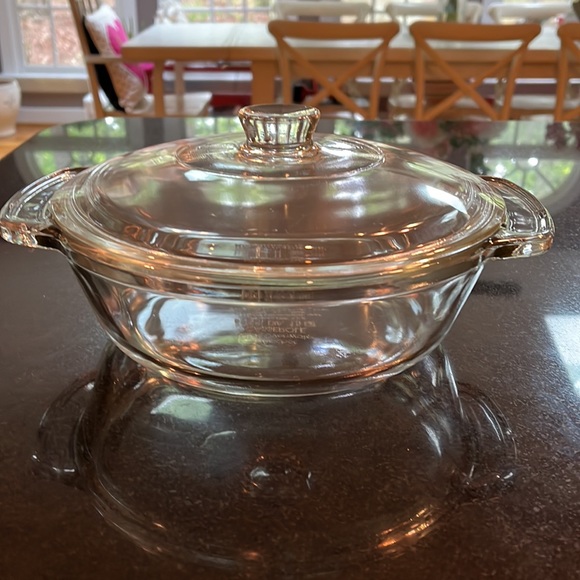 Anchor Hocking Ovenware  1.5 Quart - Vintage Round Casserole Dish with Lid - Picture 2 of 7